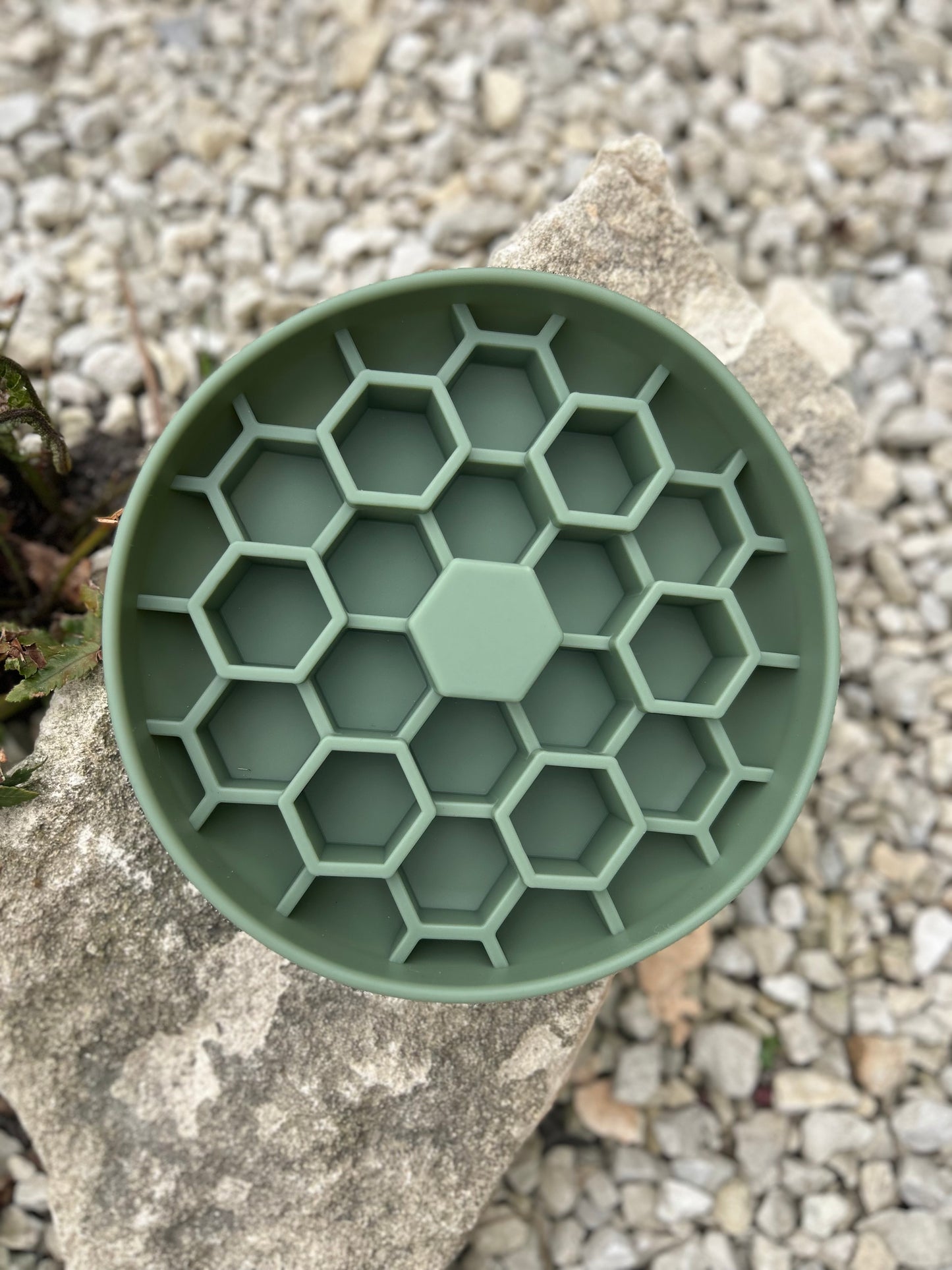 HONEYCOMB HIVE SILICONE SLOW FEEDER BOWL