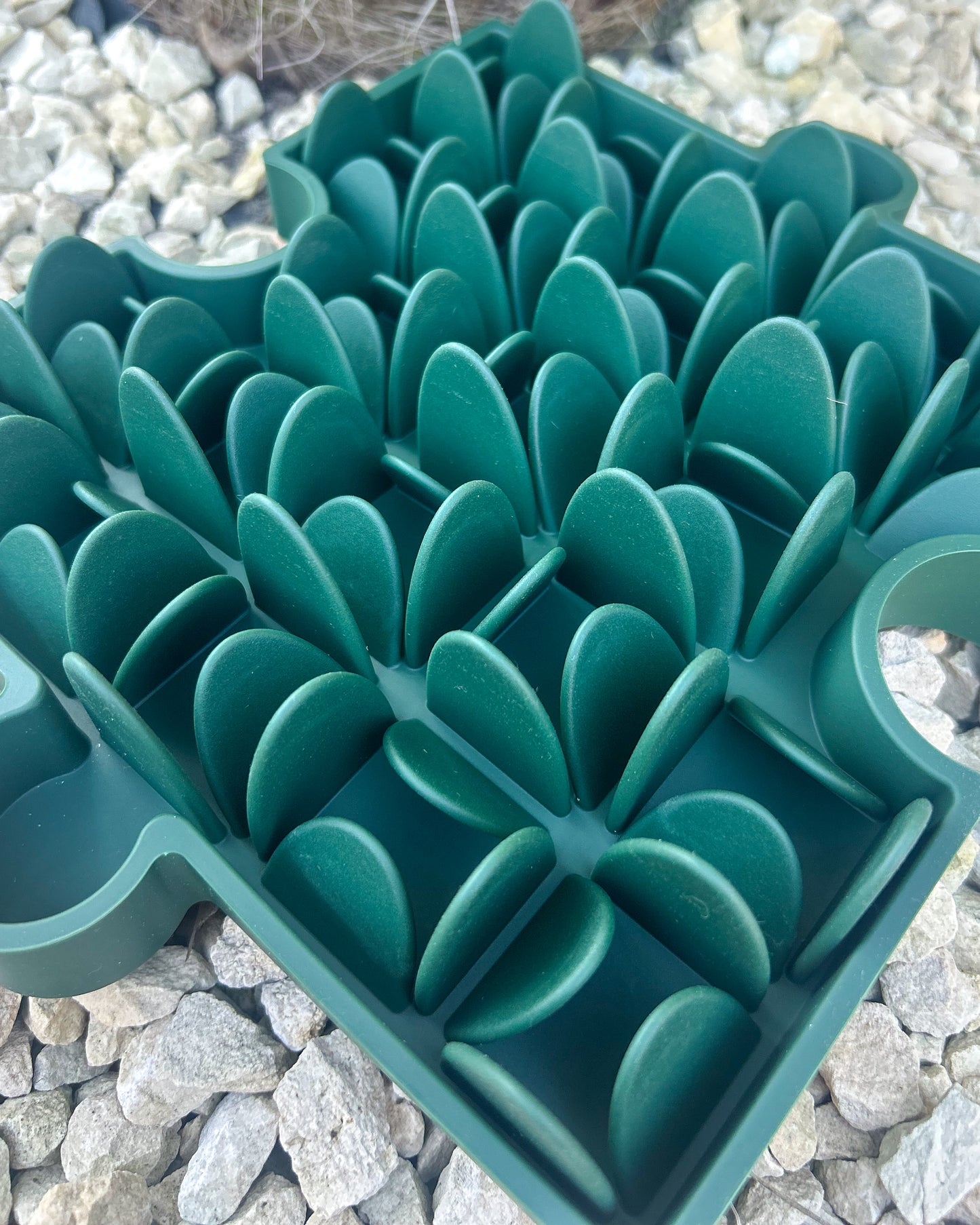 PUZZLE PIECES SILICONE SLOW FEEDER BOWL