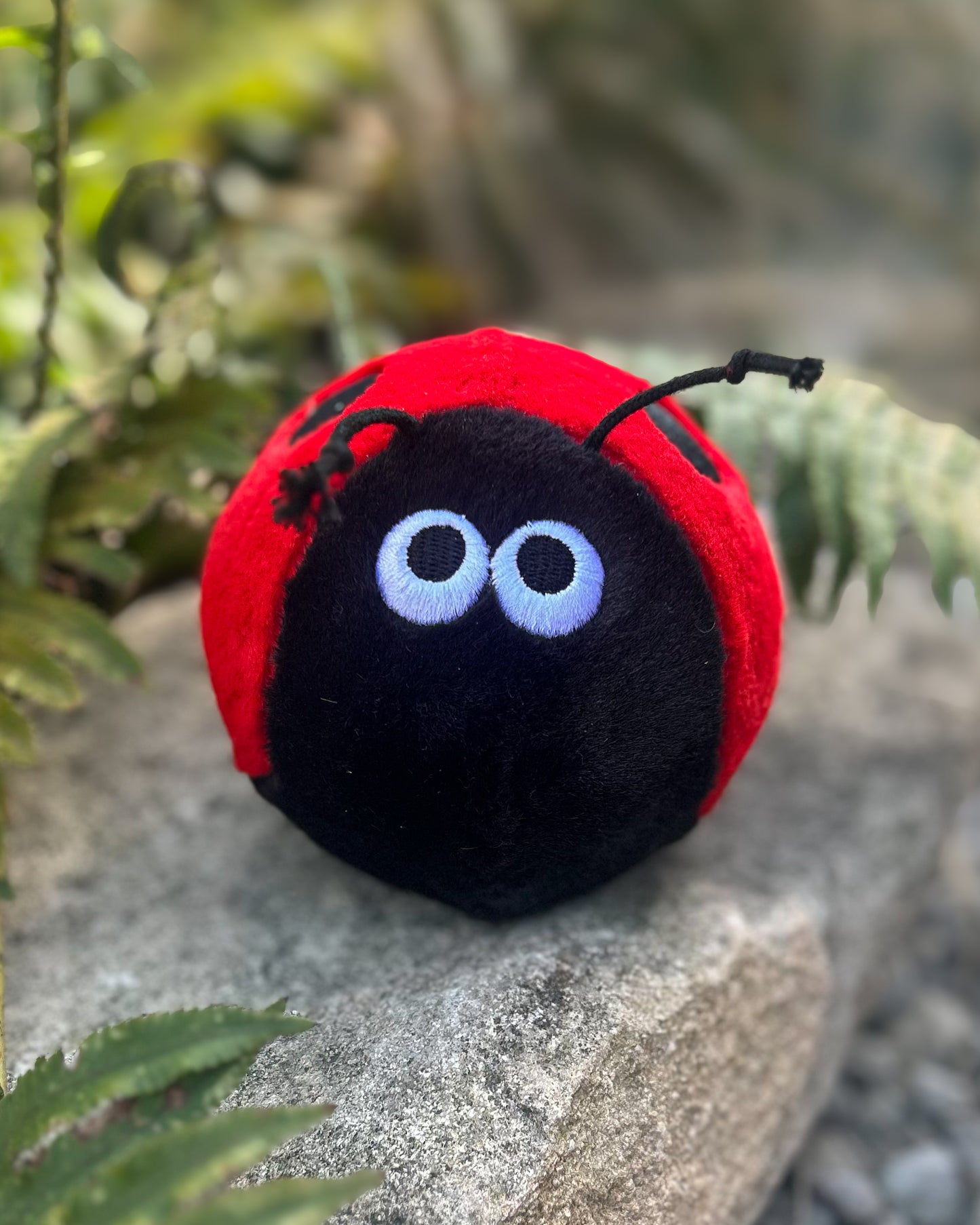 LINDY LADYBUG PLUSH BALL