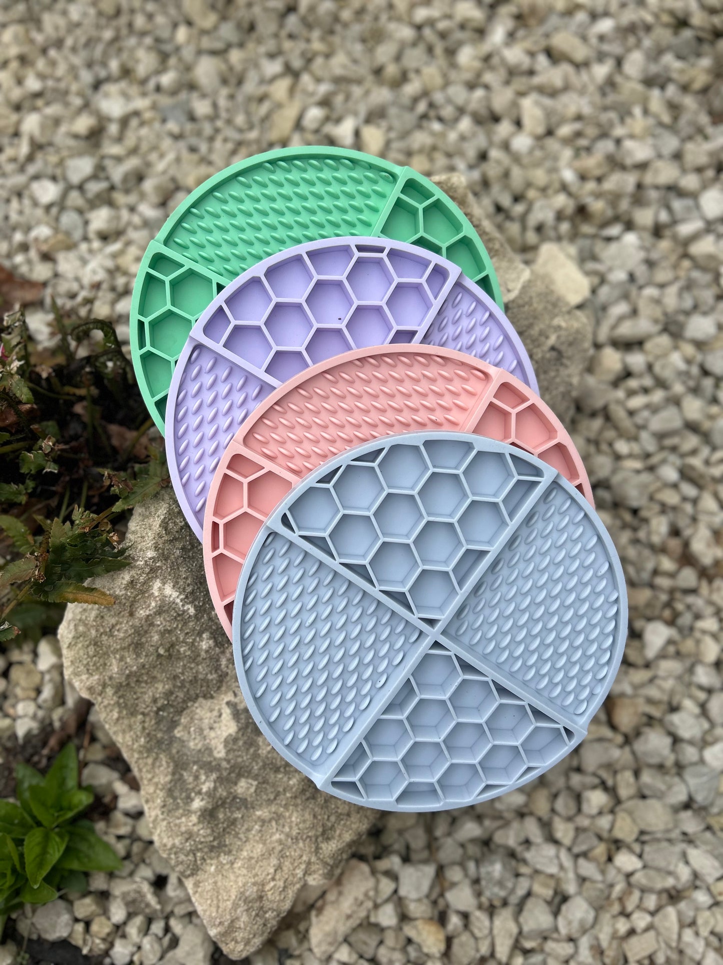 DUAL TEXTURE HONEYCOMB LICKMAT SLOW FEEDER TRAY BOWL