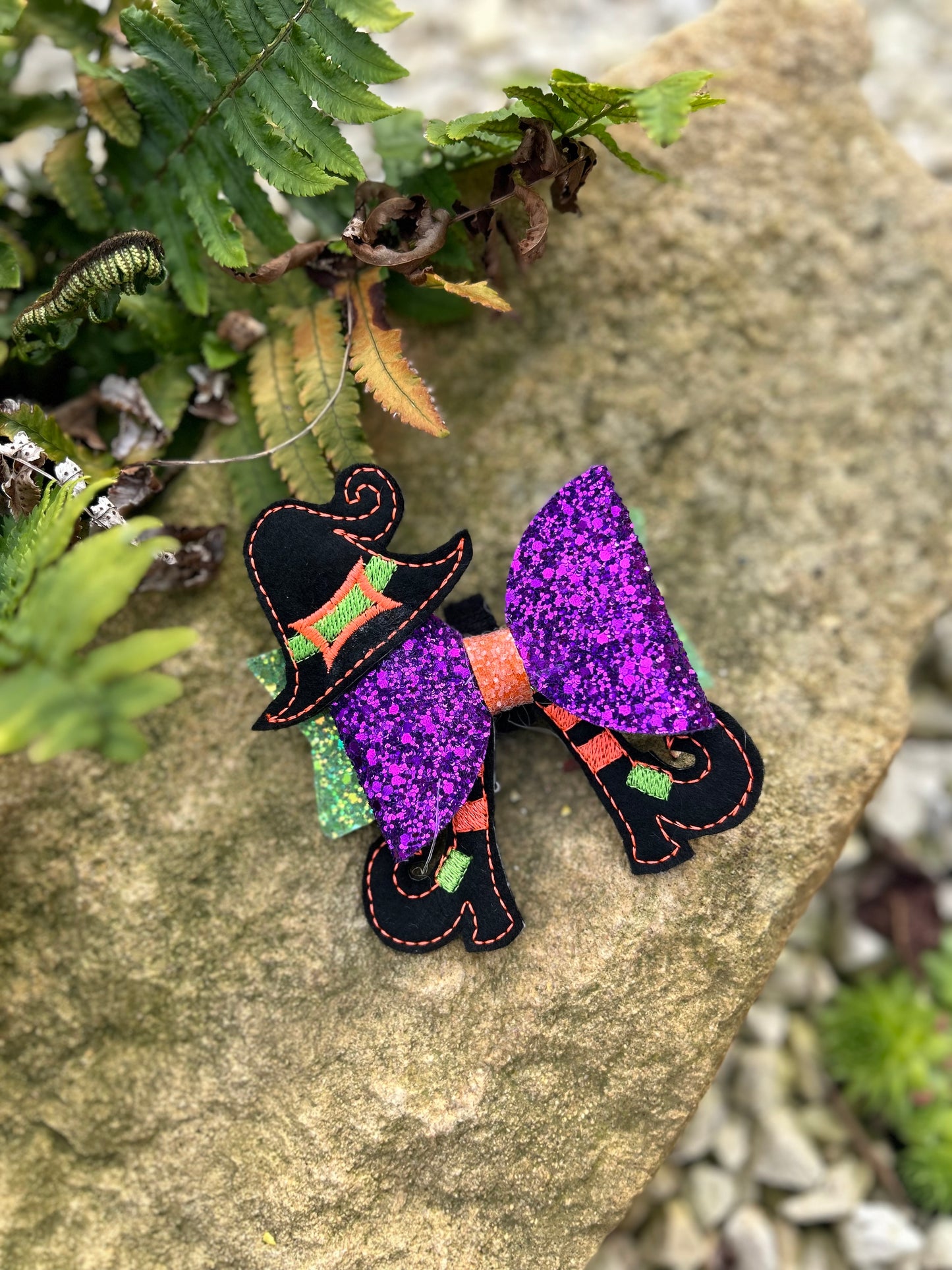WITCHY LEGS GLITTER BOW