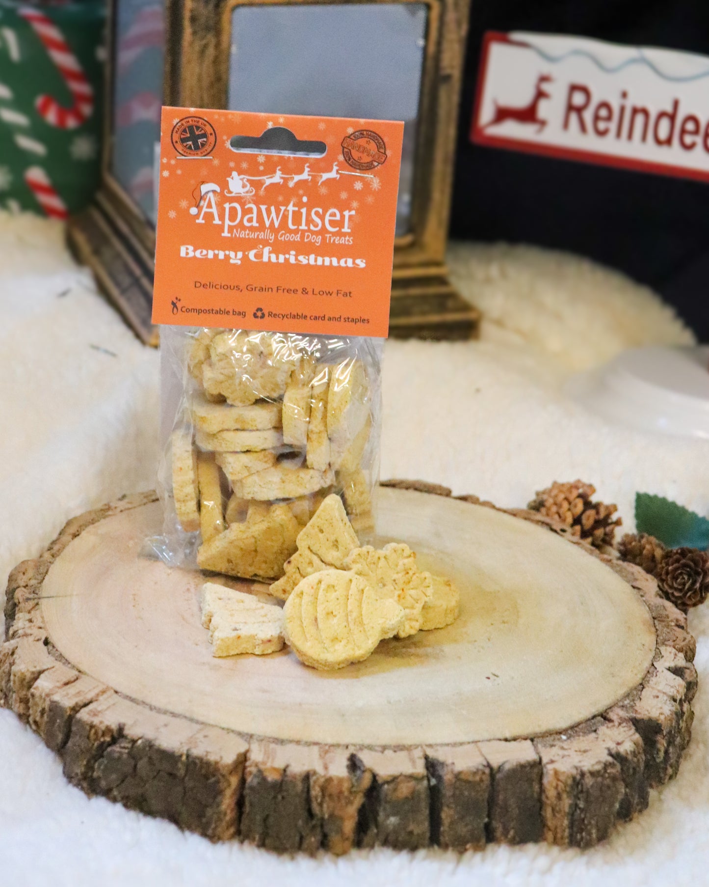 BERRY CHRISTMAS FESTIVE SHAPED BISCUITS / TRAINING TREATS