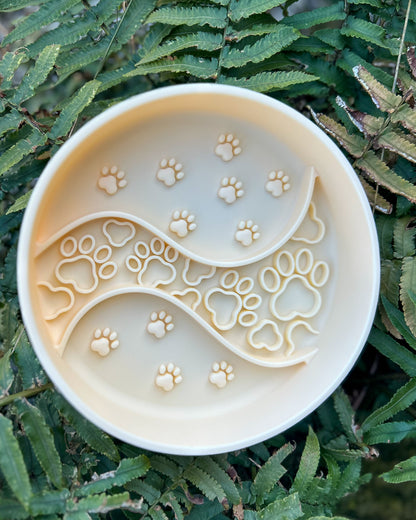 PAWS ON PLATES SILICONE SLOW FEEDER LICK BOWL