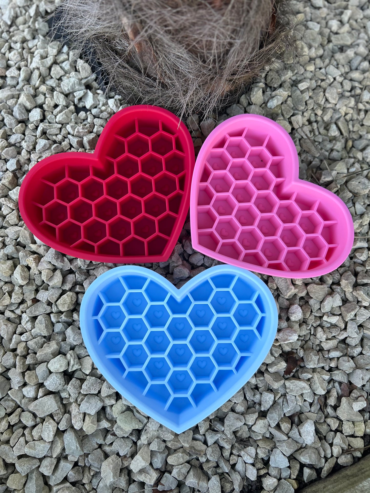 HEART HONEYCOMB BOWL / LICKMAT SLOW FEEDER 2 IN 1