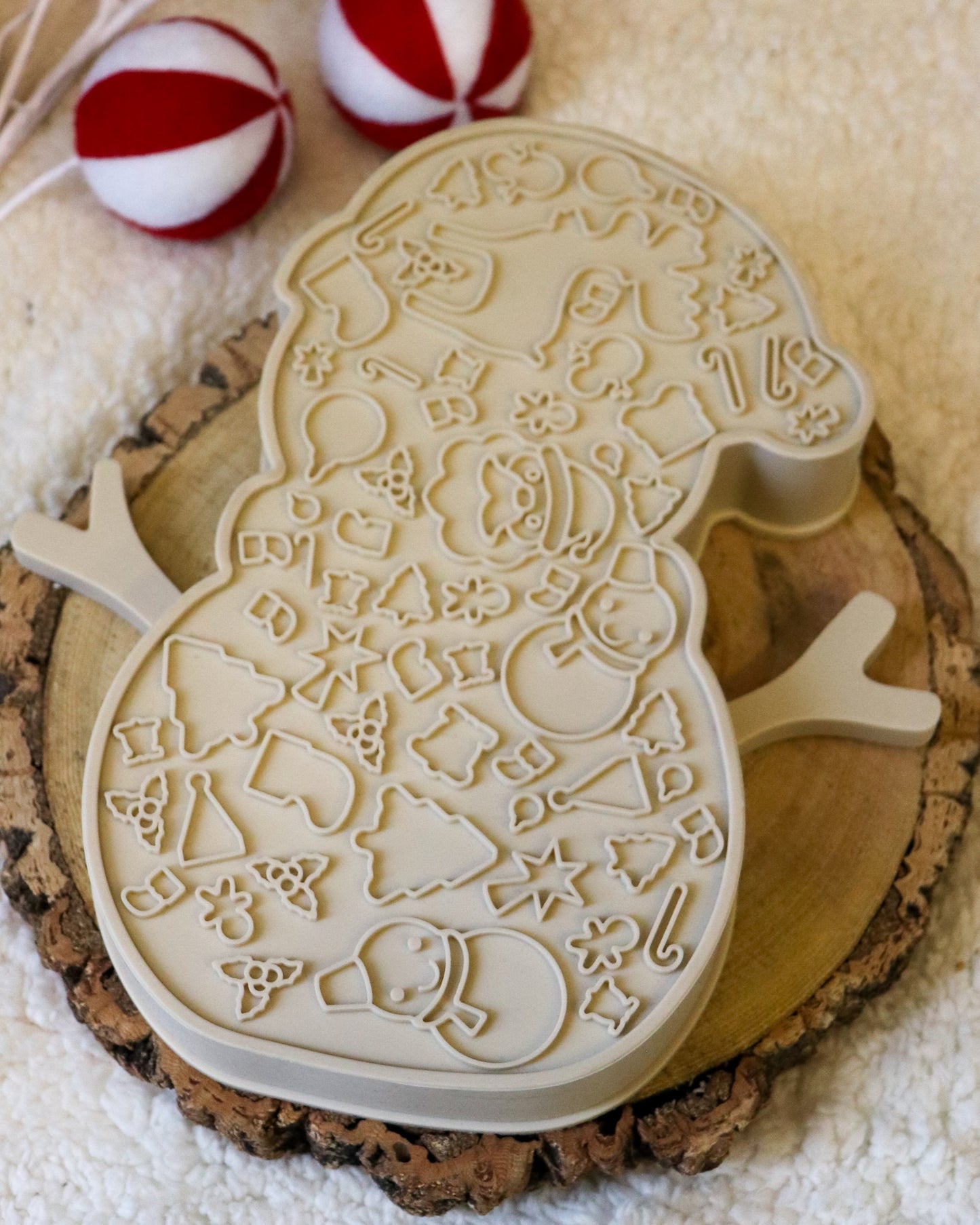 SNOWMAN 2 IN 1 SILICON SLOW FEEDER / LICK MAT ENRICHMENT BOWL