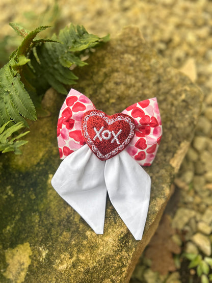 HUGS & KISSES BOW