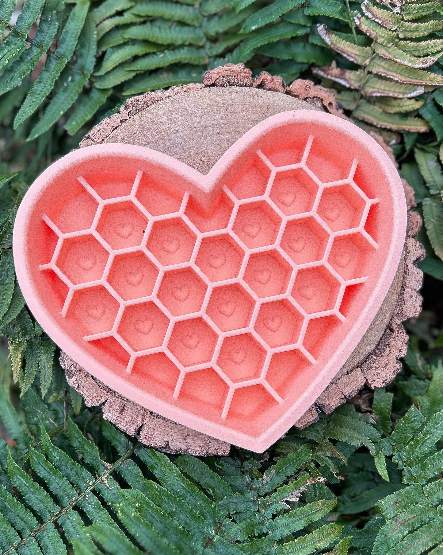 HEART HONEYCOMB BOWL / LICKMAT SLOW FEEDER 2 IN 1