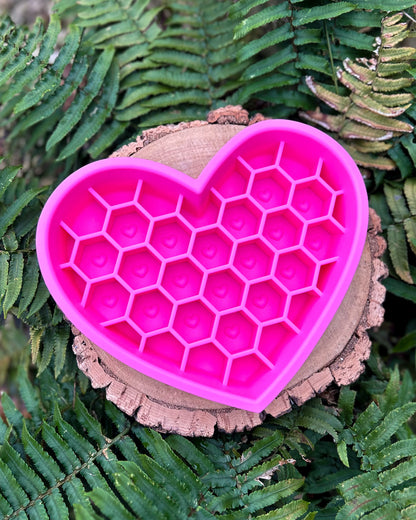HEART HONEYCOMB BOWL / LICKMAT SLOW FEEDER 2 IN 1
