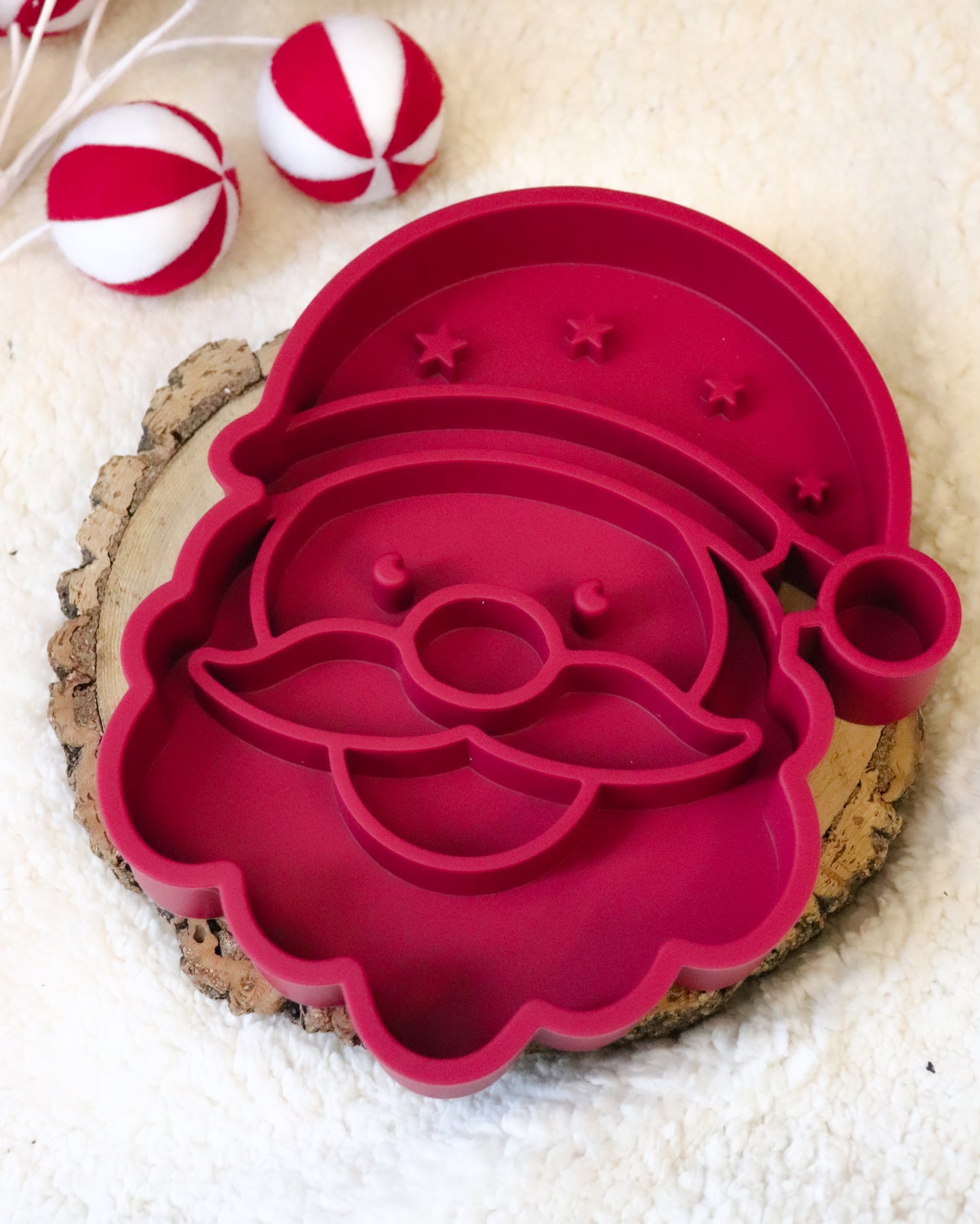 SMILEY SANTA 2 IN 1 SILICON SLOW FEEDER / LICK MAT ENRICHMENT BOWL