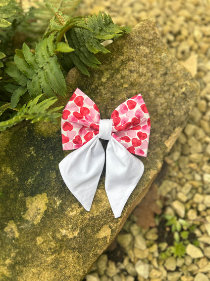 HUGS & KISSES BOW