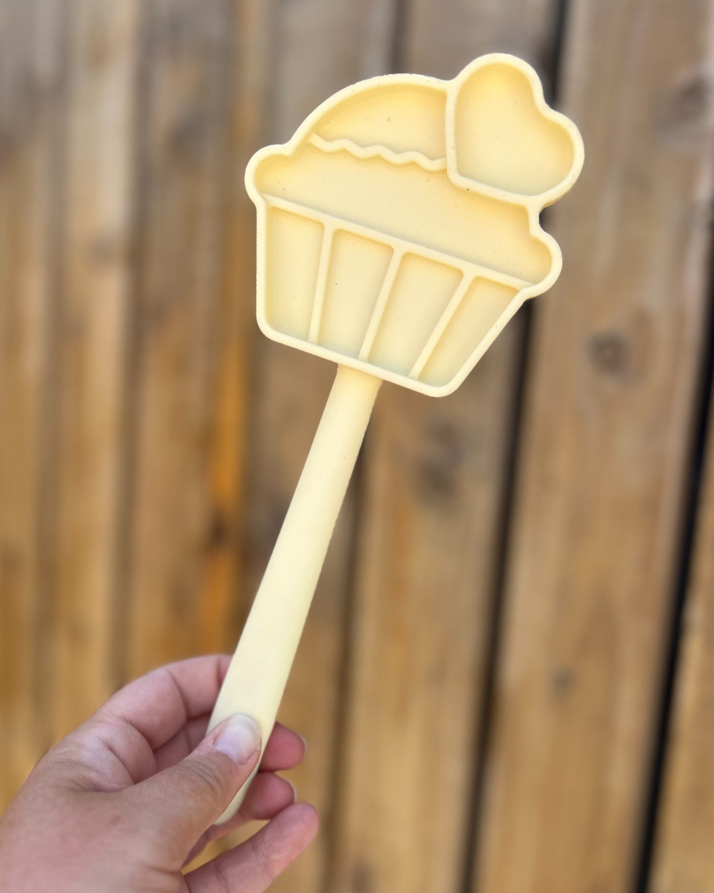 CUPCAKE LOVE SILICONE LICK STICK HANDHELD ENRICHMENT TOOL