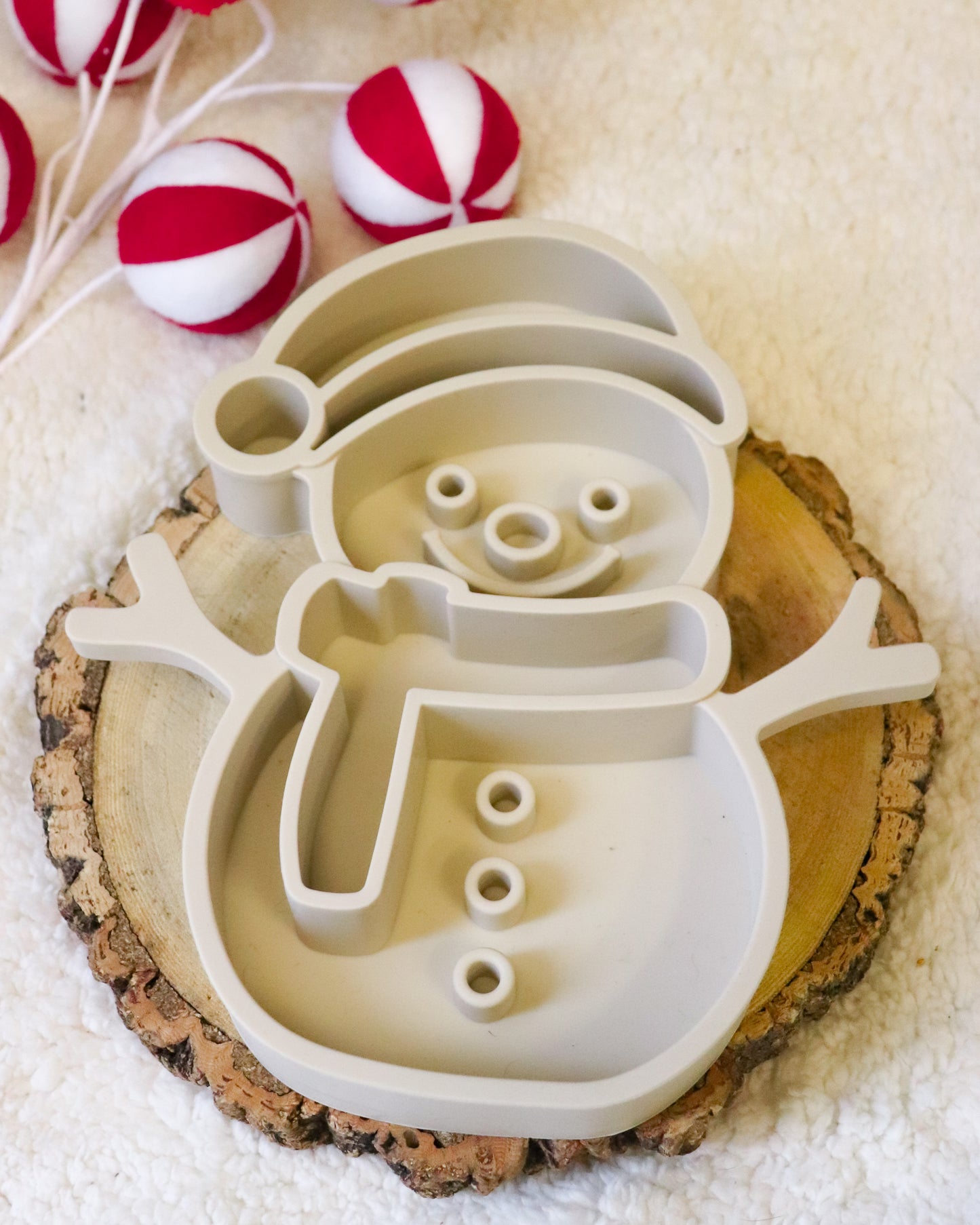 SNOWMAN 2 IN 1 SILICON SLOW FEEDER / LICK MAT ENRICHMENT BOWL