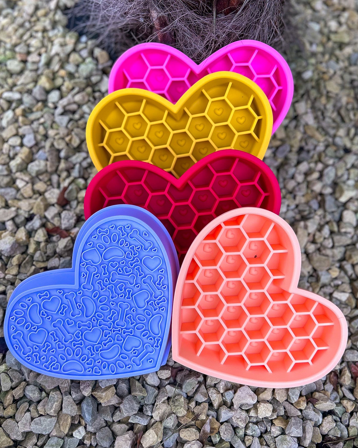 HEART HONEYCOMB BOWL / LICKMAT SLOW FEEDER 2 IN 1