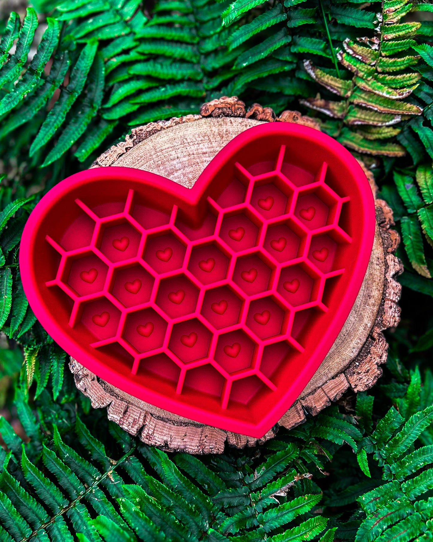 HEART HONEYCOMB BOWL / LICKMAT SLOW FEEDER 2 IN 1