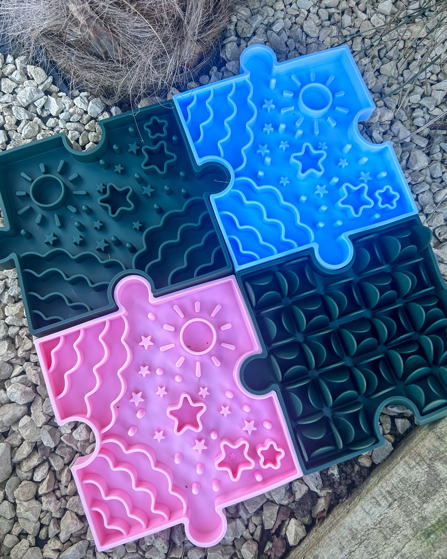 PUZZLE PIECES SILICONE SLOW FEEDER BOWL