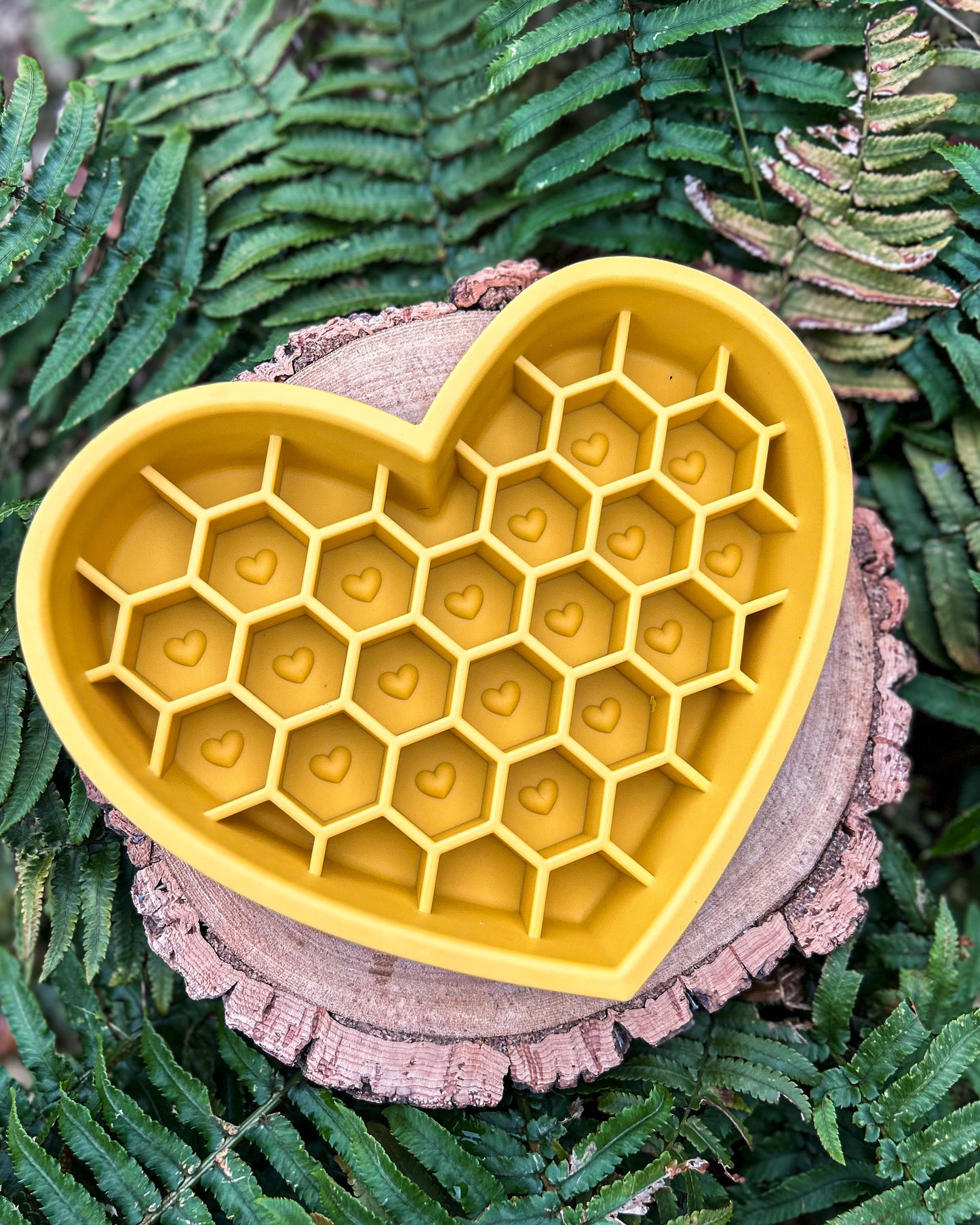 HEART HONEYCOMB BOWL / LICKMAT SLOW FEEDER 2 IN 1