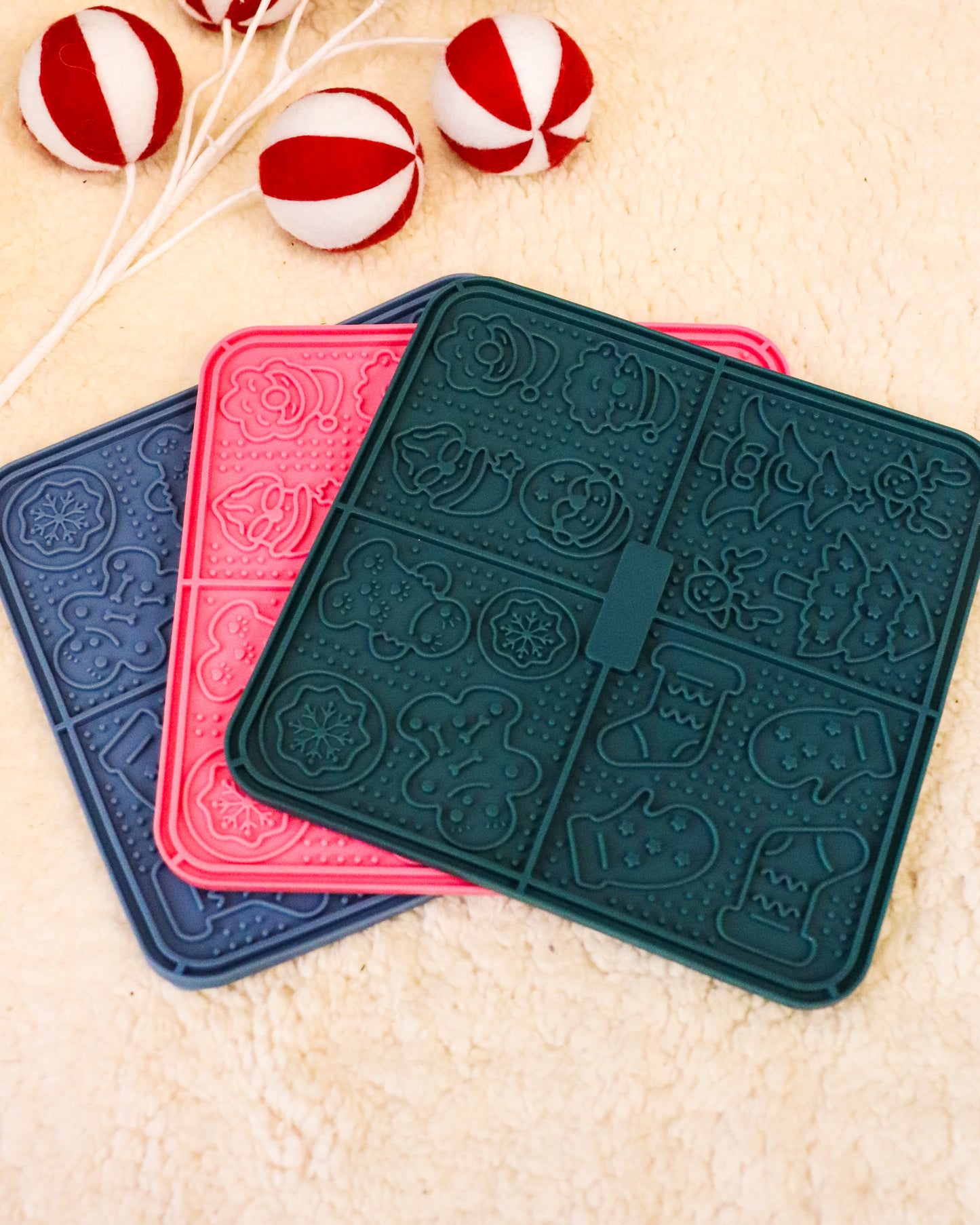 LGE SIZED CHRISTMAS LICKMAT LICKIMAT SILICON